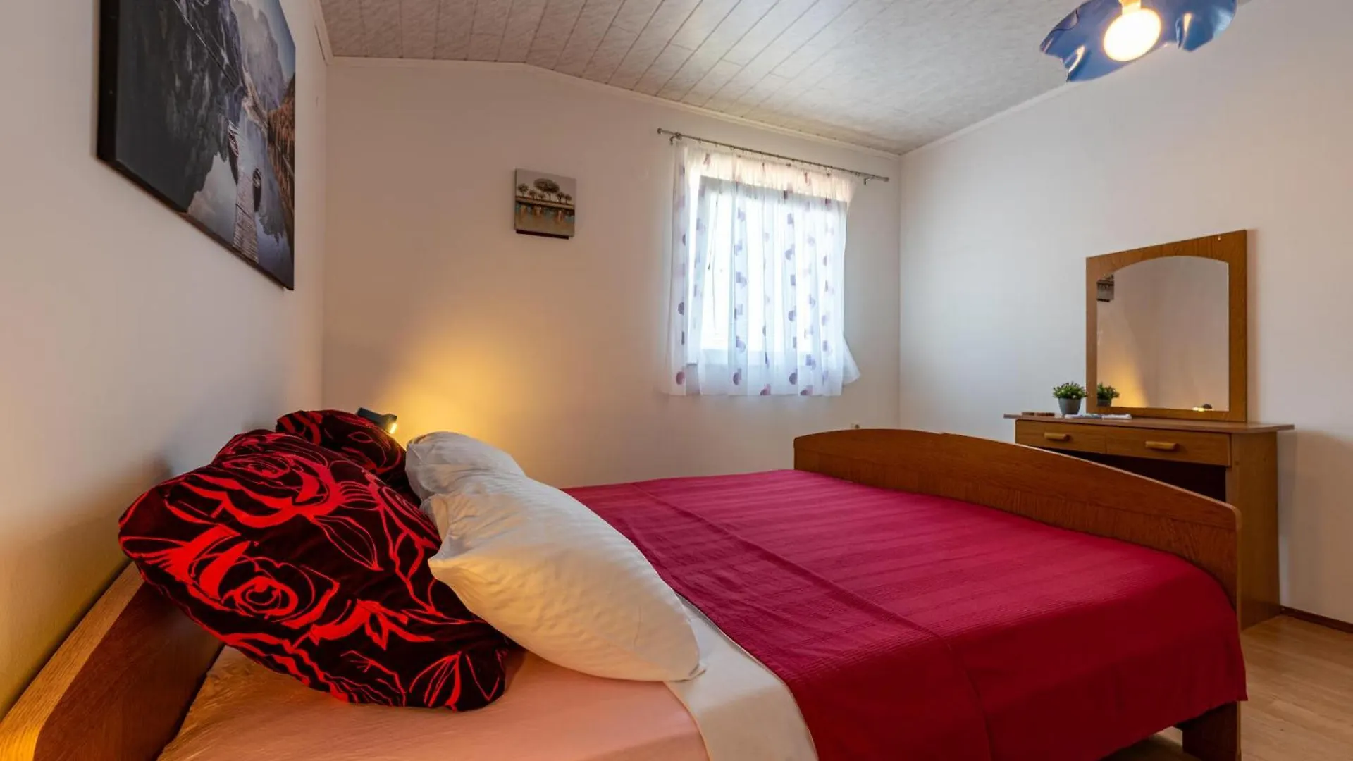 Beautiful Apartment In Pag With House Sea View باغ
