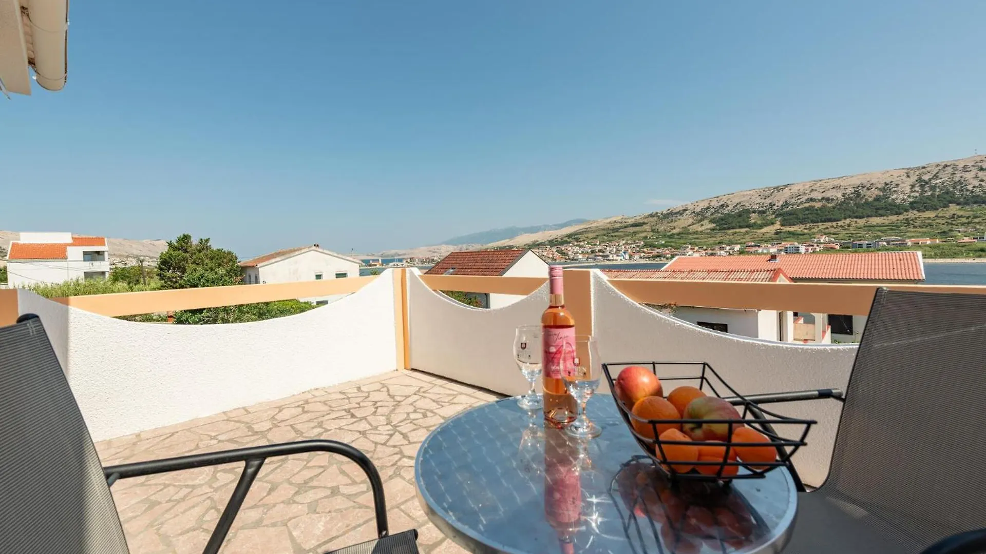 Beautiful Apartment In Pag With House Sea View باغ